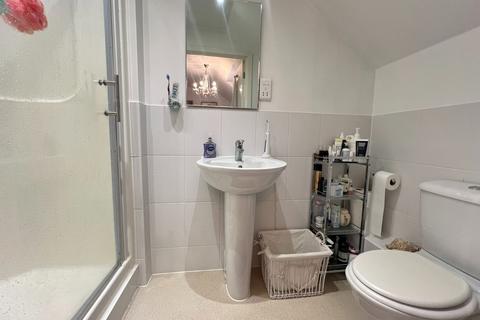 2 bedroom flat for sale, Watery Lane, Turnford, Broxbourne