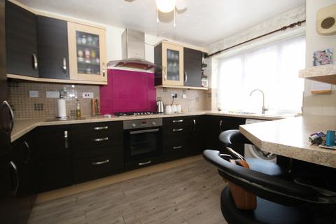 2 bedroom flat for sale, Rubens Road, Northolt, Middlesex UB5