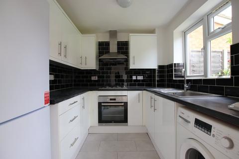 4 bedroom end of terrace house to rent, Veals Mead, Mitcham, CR4