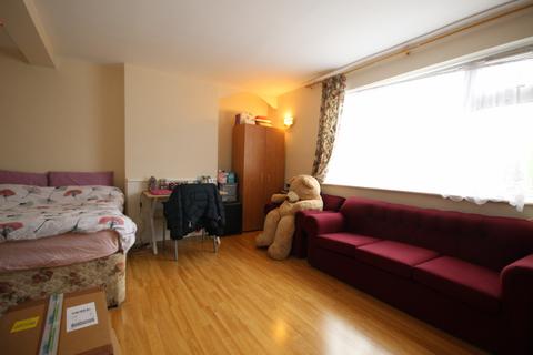3 bedroom flat for sale, Church Lane, Kingsbury, London NW9