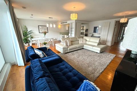 2 bedroom apartment to rent, Leftbank, Manchester, M3