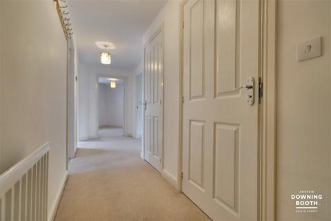 2 bedroom flat for sale, Pear Tree Close, Lichfield WS14