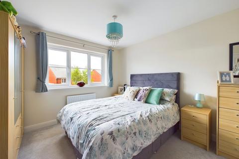 8 Baker Close, Great Oldbury, Stonehouse, GL10 3GY