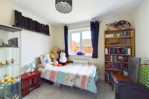 8 Baker Close, Great Oldbury, Stonehouse, GL10 3GY