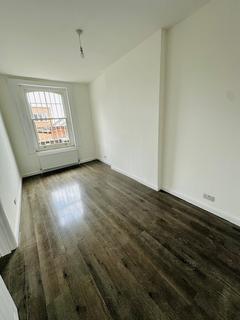 3 bedroom flat to rent, High Street, London NW10