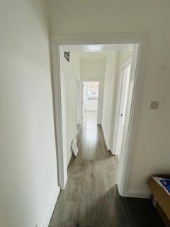 3 bedroom flat to rent, High Street, London NW10