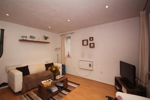 1 bedroom end of terrace house to rent, Bushwood Drive, London SE1