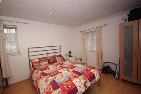 1 bedroom end of terrace house to rent, Bushwood Drive, London SE1