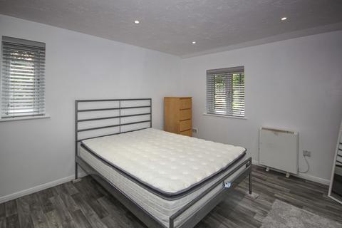 1 bedroom end of terrace house to rent, Bushwood Drive, London SE1