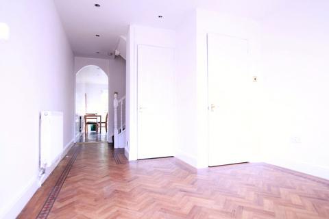 4 bedroom terraced house to rent, Brabazon Street, London, E14