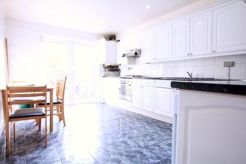 4 bedroom terraced house to rent, Brabazon Street, London, E14