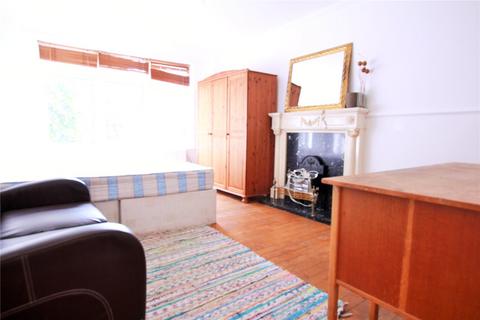 4 bedroom terraced house to rent, Brabazon Street, London, E14