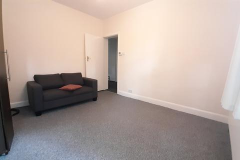 2 bedroom flat to rent, Priory Road, London NW6