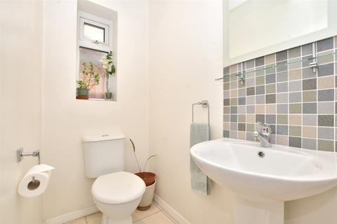 31 Blackford Close, South Croydon, CR2 6BT