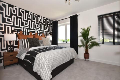 2 bedroom end of terrace house for sale, Warwick Crescent, Waterside, Rochester, Kent