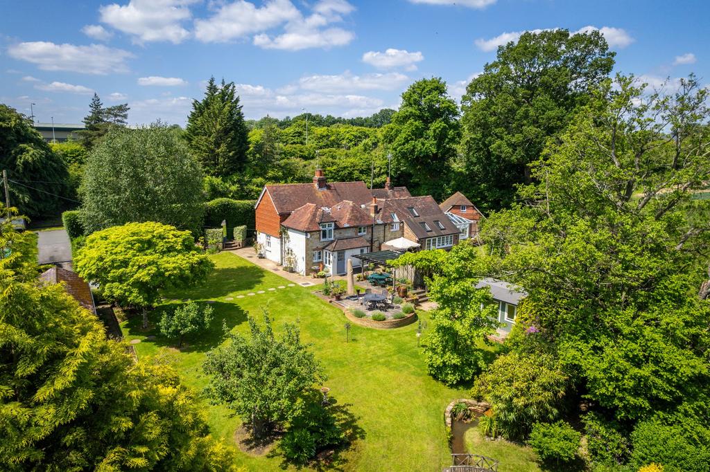 Crossways, Bolney, RH17 3 bed semidetached house for sale £800,000