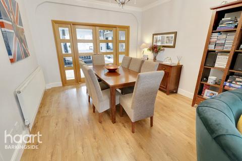 5 bedroom end of terrace house for sale, Hastings Avenue, Barkingside