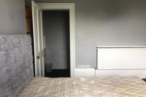 1 bedroom in a house share to rent, Fitzwilliam Street, Huddersfield, HD1