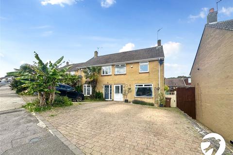82 Charles Drive, Cuxton, Rochester, ME2 1DT