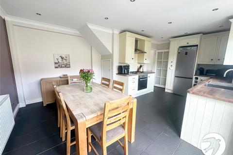 82 Charles Drive, Cuxton, Rochester, ME2 1DT