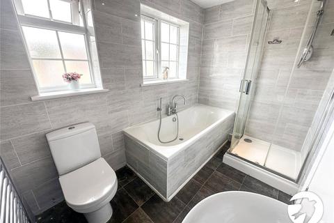 82 Charles Drive, Cuxton, Rochester, ME2 1DT