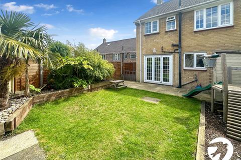 82 Charles Drive, Cuxton, Rochester, ME2 1DT