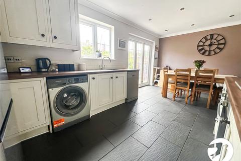 82 Charles Drive, Cuxton, Rochester, ME2 1DT