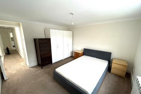 2 bedroom flat to rent, Portland Road, London