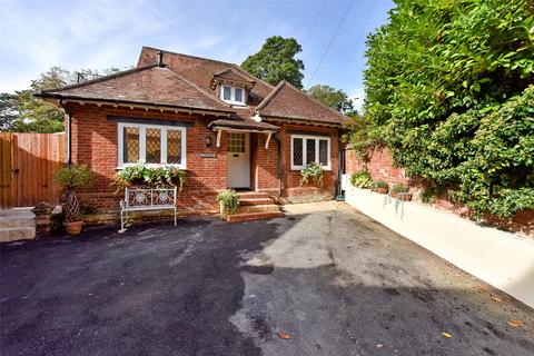2 bedroom detached house for sale, Henley Road, Marlow, Buckinghamshire, SL7