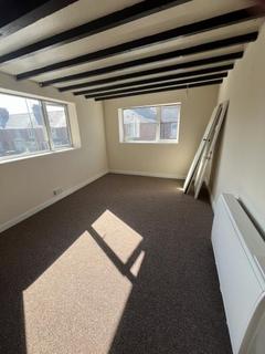 2 bedroom flat to rent, South Undercliff, Rye