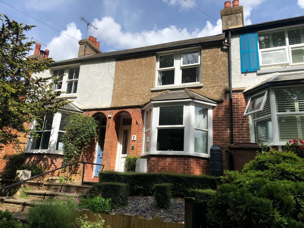 Hawkhurst, Cranbrook TN18 2 bed terraced house to rent £1,250 pcm (£