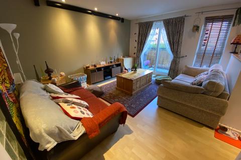 2 bedroom flat to rent,  Ellerman Road, Liverpool L3
