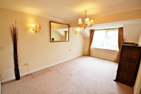 2 bedroom flat to rent, Broadstone