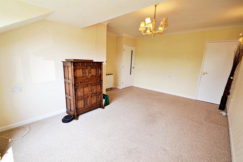 2 bedroom flat to rent, Broadstone