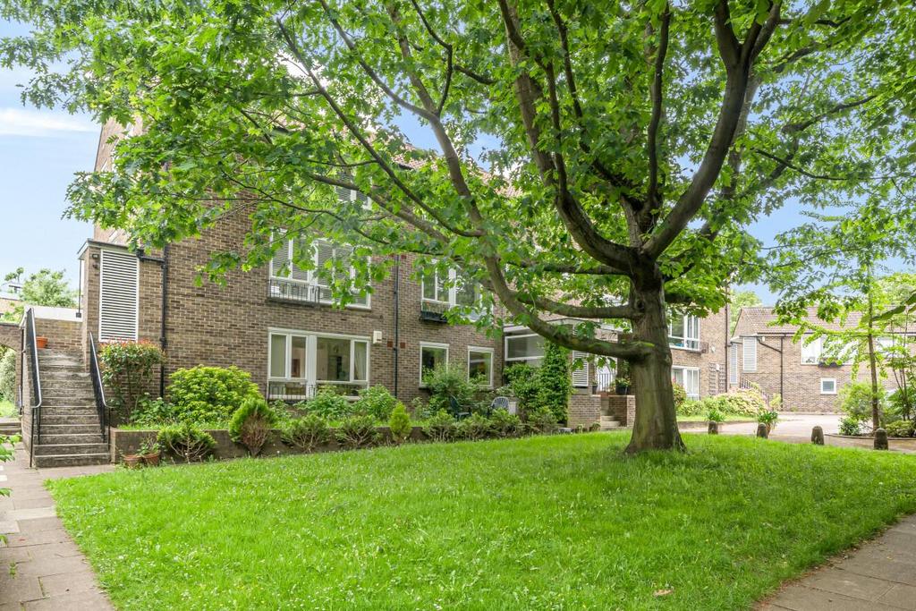 Pond Mead, Dulwich 3 bed flat for sale £675,000