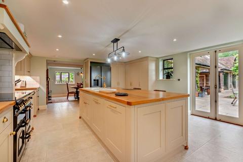 4 bedroom detached house for sale, Rotten Row, Tutts Clump, Berkshire