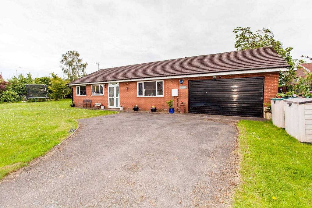 Field View, Hickinwood Lane, Clowne, S43 3 bed detached bungalow for