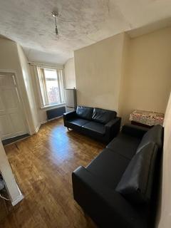3 bedroom terraced house to rent, Melling Street, Manchester M12