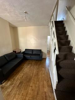 3 bedroom terraced house to rent, Melling Street, Manchester M12