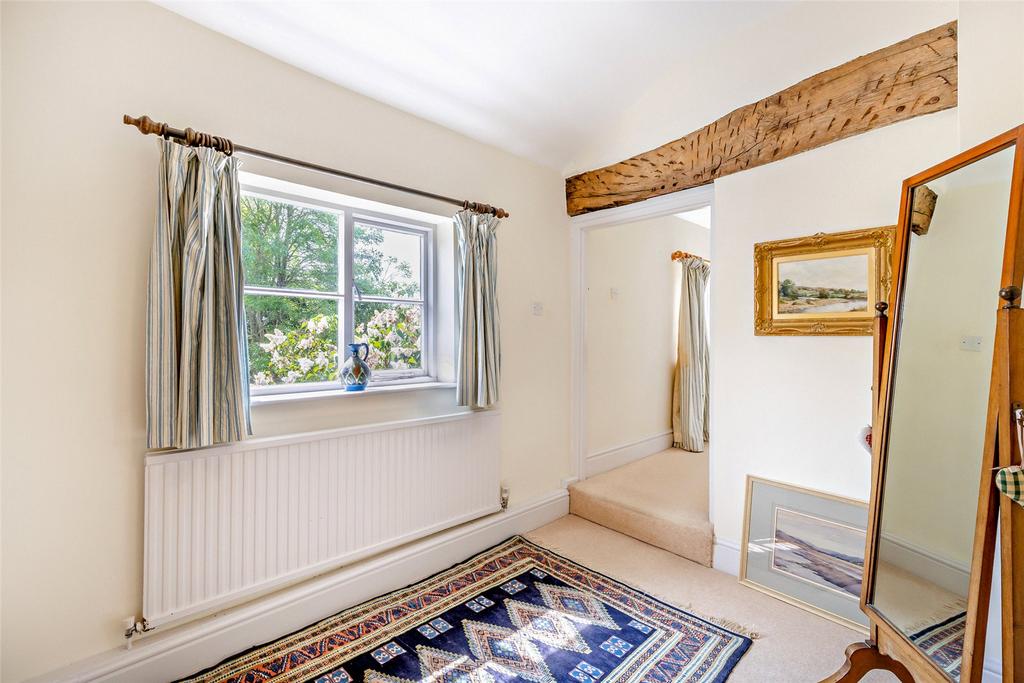 Dressing room/bed 4