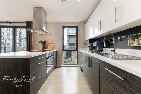 1 bedroom flat for sale, Festubert Place, London