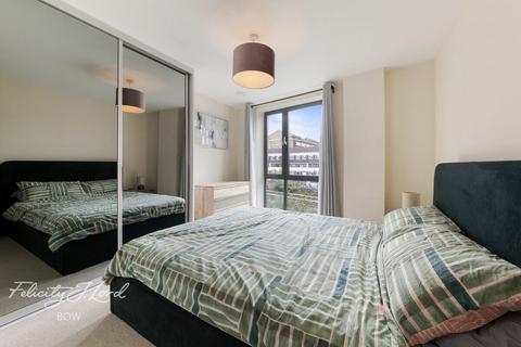 1 bedroom flat for sale, Festubert Place, London