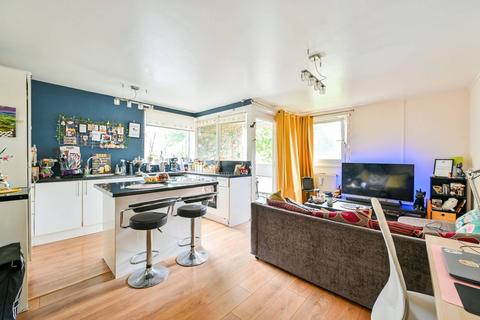 1 bedroom flat for sale, Roland Way, Elephant and Castle, London, SE17