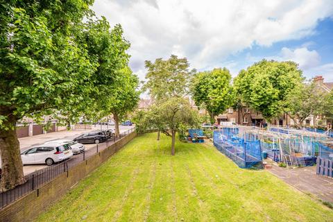 1 bedroom flat for sale, Roland Way, Elephant and Castle, London, SE17