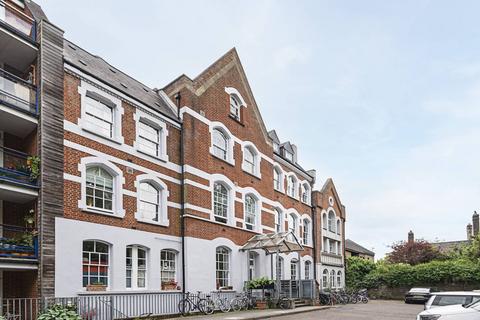 3 bedroom maisonette for sale, Martello Street, London Fields, London, E8