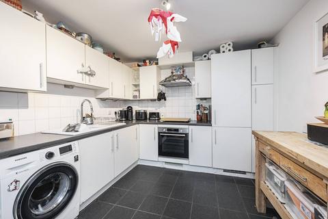 3 bedroom maisonette for sale, Martello Street, London Fields, London, E8