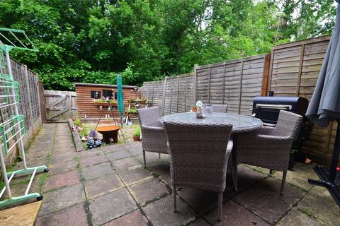 6 Chestnut Close, East Grinstead, RH19 3UW