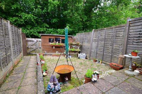 6 Chestnut Close, East Grinstead, RH19 3UW