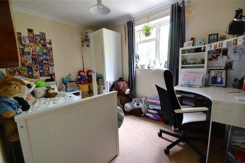 6 Chestnut Close, East Grinstead, RH19 3UW