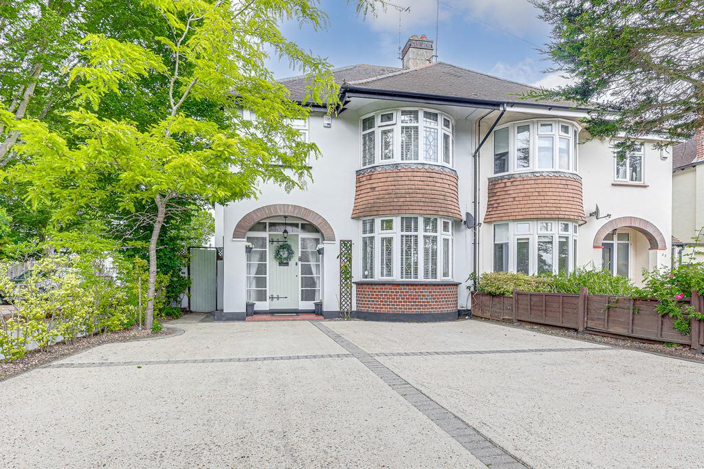 Blenheim Chase, Leighonsea, SS9 5 bed semidetached house for sale